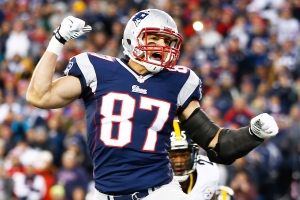 FOXBORO, MA - NOVEMBER 03: Rob Gronkowski #87 of the New England Patriots reacts after a teammate missed a touchdown pass against the Pittsburgh Steelers in the first quarter at Gillette Stadium on November 3, 2013 in Foxboro, Massachusetts. (Photo by Jared Wickerham/Getty Images)